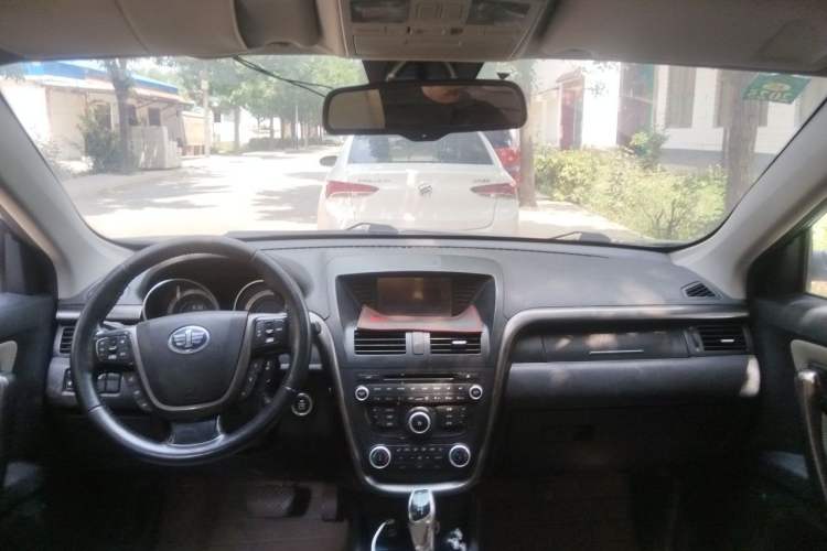 Used Bestune X80 2015 1.8T Automatic Luxury Model Center Console