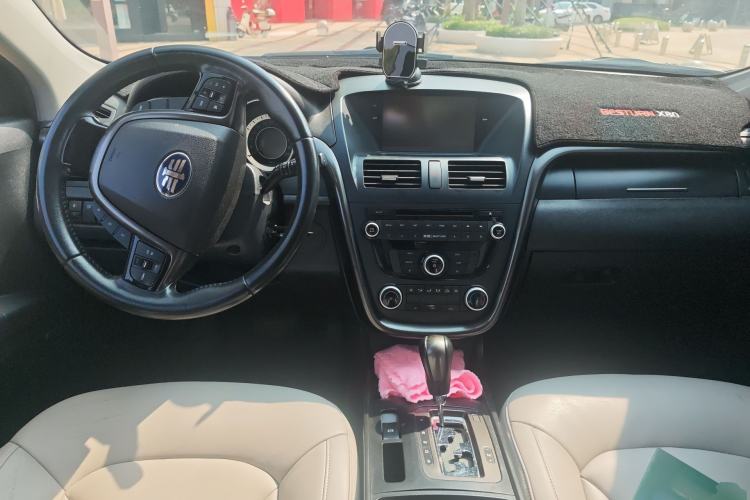Used Bestune X80 2015 2.0L automatic comfort version Center Console