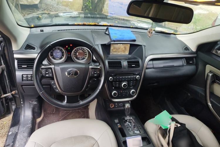 Used Bestune X80 2015 2.0L automatic luxury version Center Console