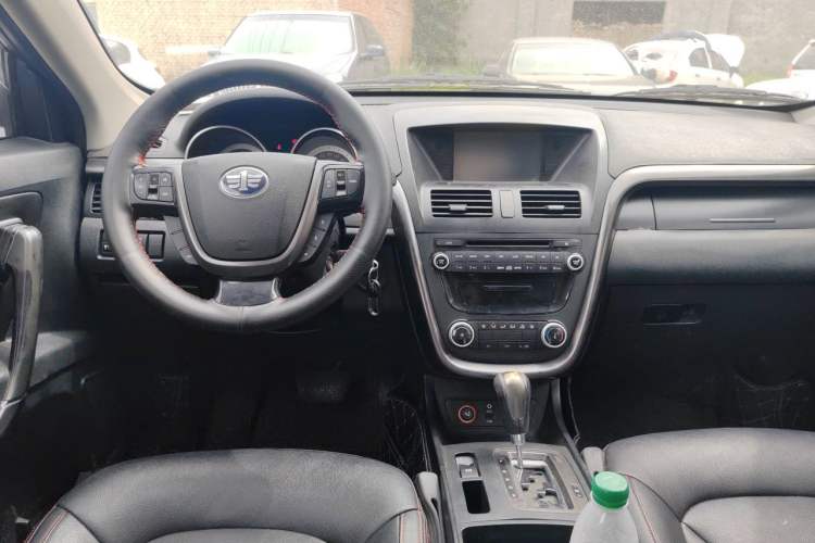 Used Bestune X80 2015 2.0L Automatic Comfort Anniversary Edition Center Console