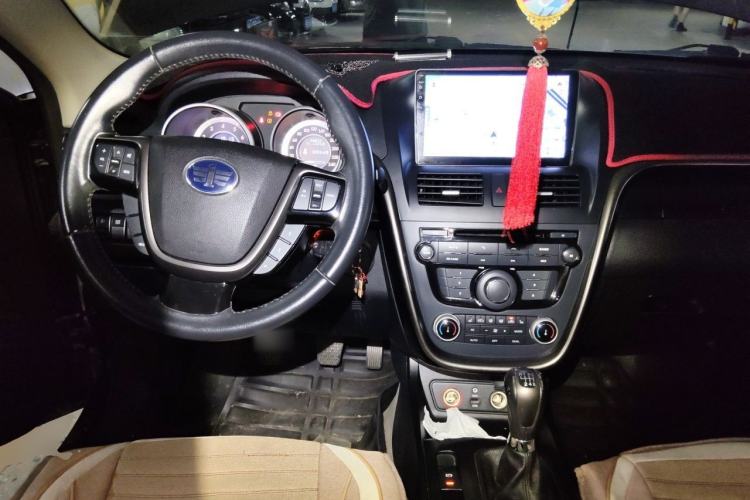 Used Bestune X80 2015 2.0L Manual Luxury Edition Center Console