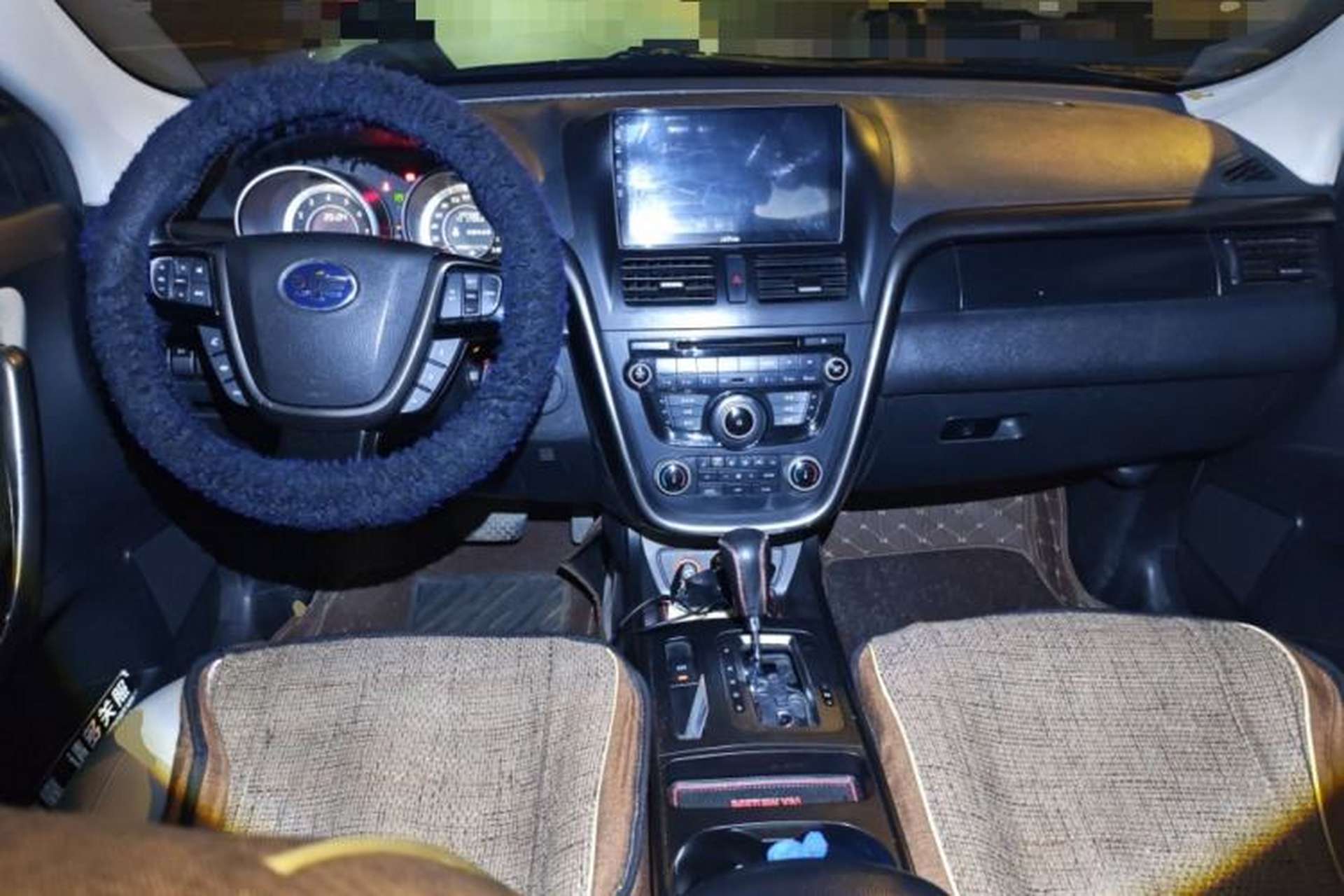 Used Bestune X80 2015 2.0L automatic luxury version Center Console