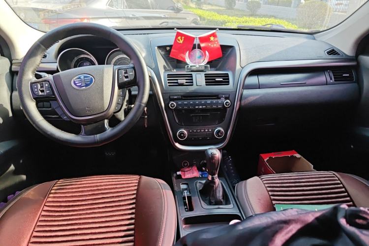 Used Bestune X80 2015 2.0L Manual Comfort 2nd Anniversary Edition Center Console