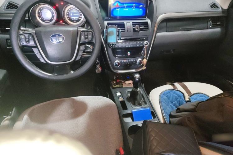 Used Bestune X80 2015 2.0L Manual Luxury Edition Center Console