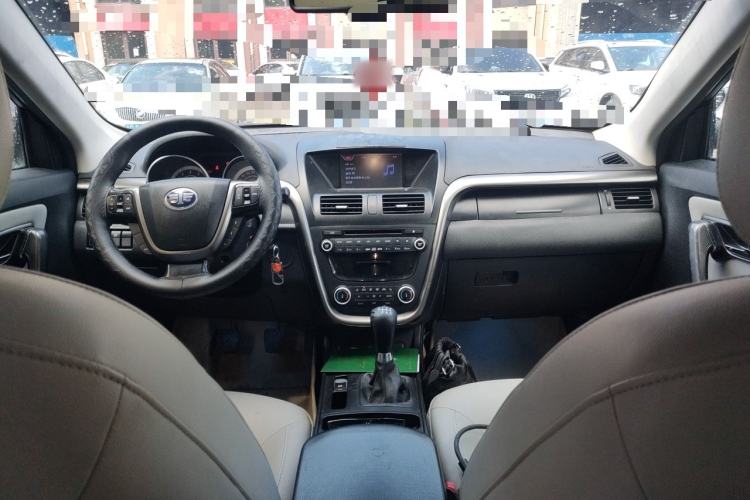 Used Bestune X80 2015 2.0L Manual Luxury Edition Center Console