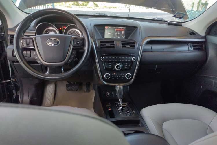 Used Bestune X80 2015 2.0L automatic luxury version Center Console