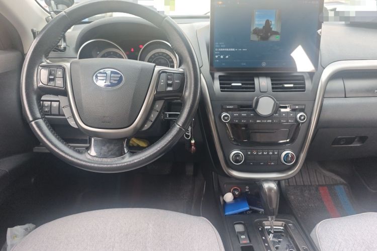 Used Bestune X80 2015 2.0L Automatic Comfort Anniversary Edition Center Console