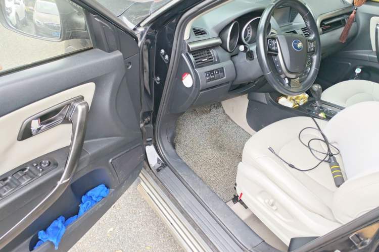 Used Bestune X80 2015 2.0L automatic luxury version Driver Seat