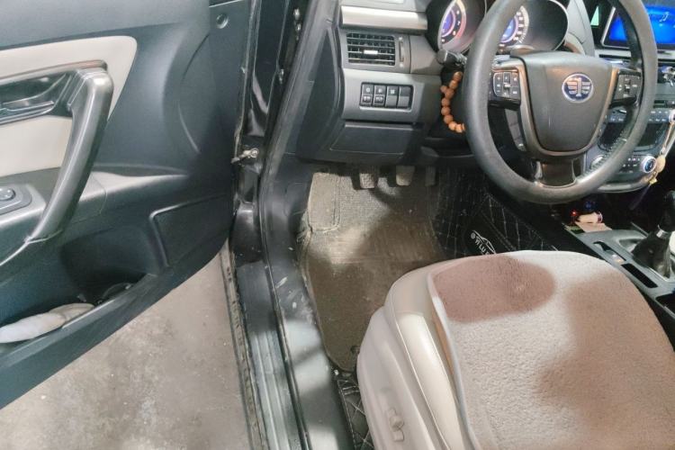 Used Bestune X80 2015 2.0L Manual Luxury Edition Driver Seat