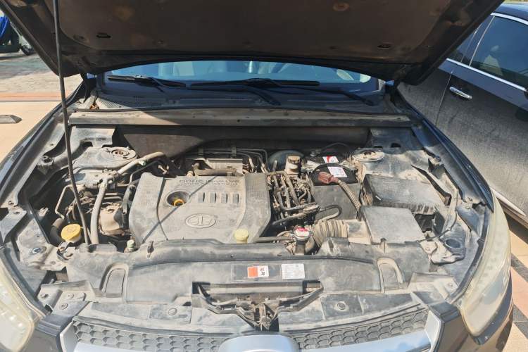 Used Bestune X80 2015 2.0L automatic comfort version Engine Bay