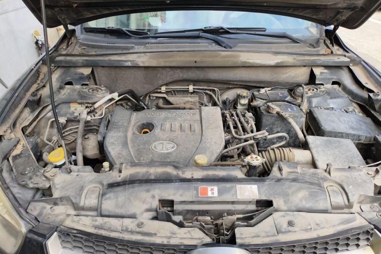Used Bestune X80 2015 2.0L automatic luxury version Engine Bay