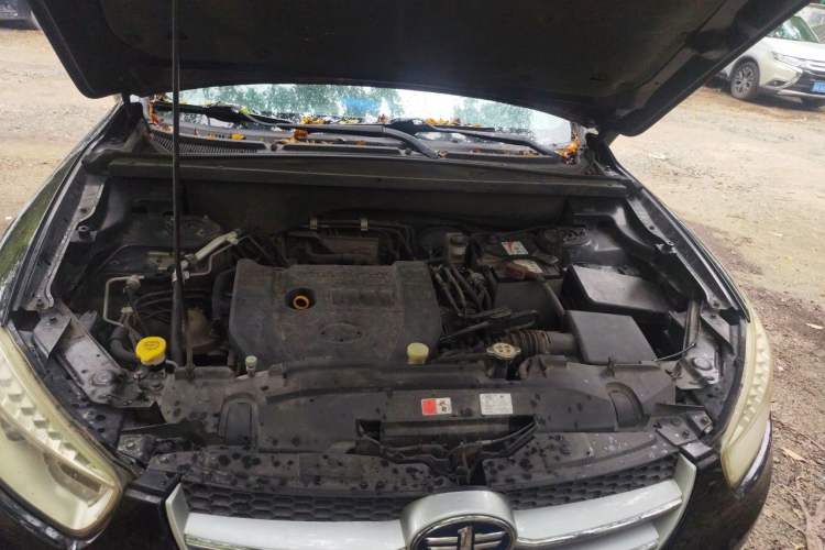 Used Bestune X80 2015 2.0L automatic luxury version Engine Bay