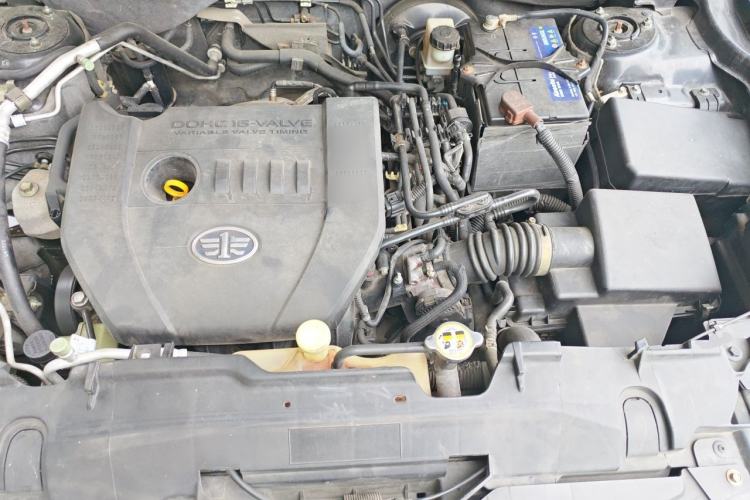 Used Bestune X80 2015 2.0L automatic luxury version Engine Bay