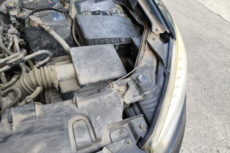 Used Bestune X80 2015 2.0L automatic luxury version Engine Bay Left