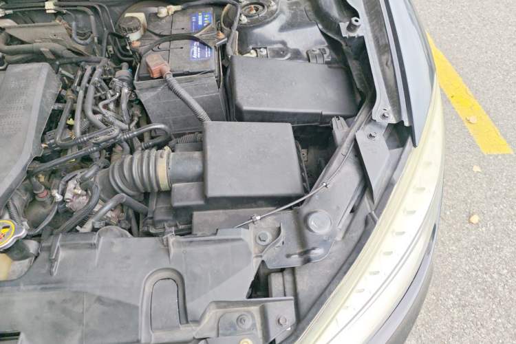 Used Bestune X80 2015 2.0L automatic luxury version Engine Bay Left