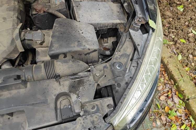 Used Bestune X80 2015 1.8T Automatic Luxury Model Engine Bay Left