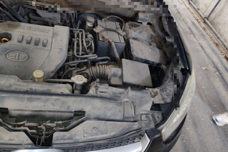 Used Bestune X80 2015 2.0L automatic luxury version Engine Bay Left
