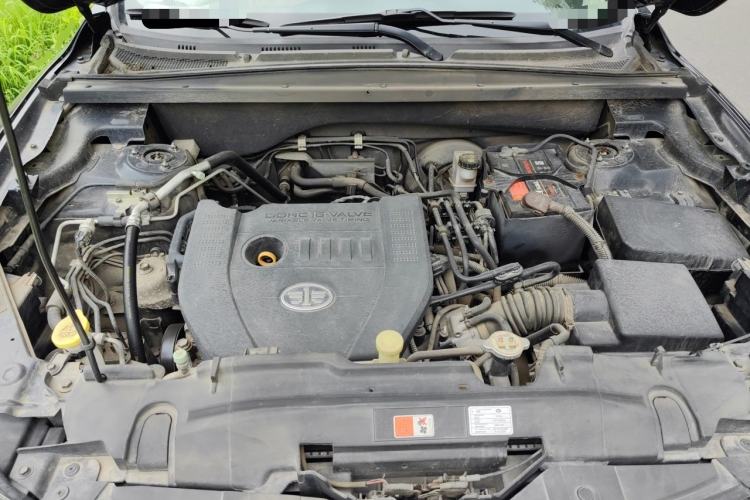 Used Bestune X80 2015 2.0L automatic luxury version Engine Bay