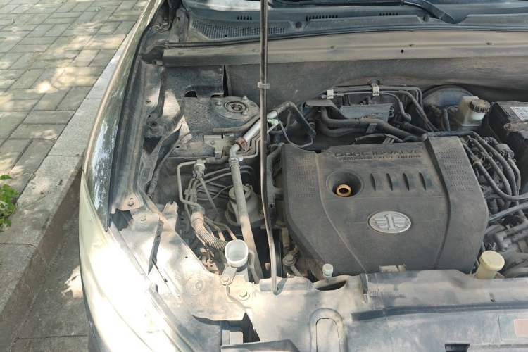 Used Bestune X80 2015 2.0L Manual Luxury Edition Engine Bay Right