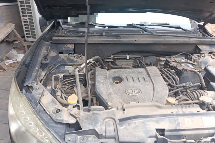 Used Bestune X80 2015 2.0L Automatic Comfort Anniversary Edition Engine Bay Right