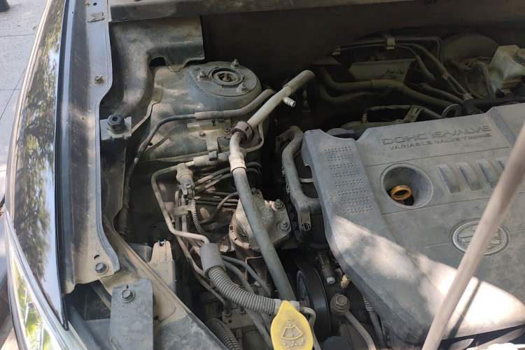 Used Bestune X80 2015 2.0L automatic comfort version Engine Bay Right
