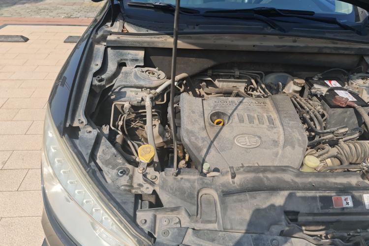 Used Bestune X80 2015 2.0L automatic comfort version Engine Bay Right