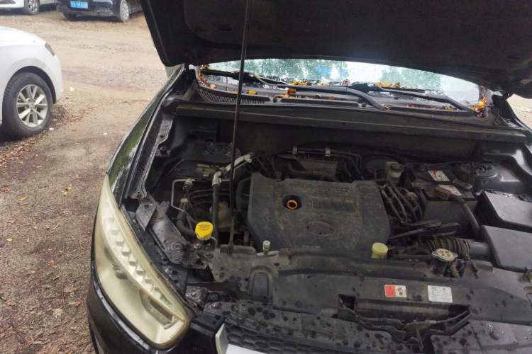 Used Bestune X80 2015 2.0L automatic luxury version Engine Bay Right