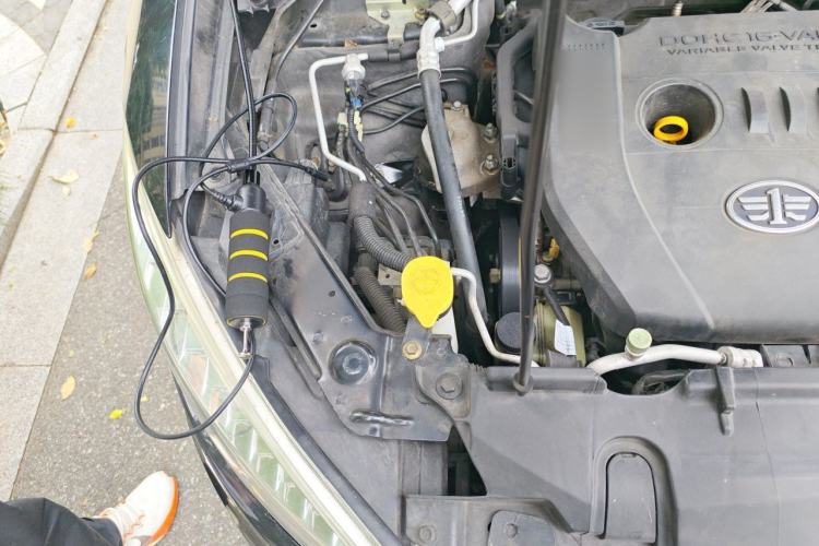 Used Bestune X80 2015 2.0L automatic luxury version Engine Bay Right
