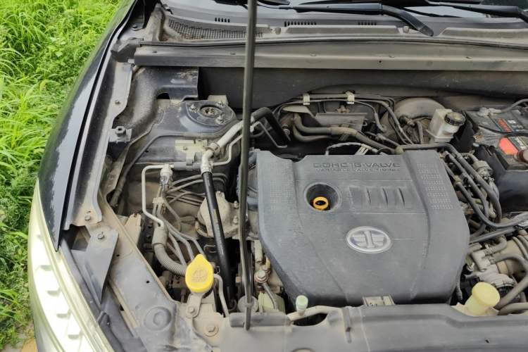 Used Bestune X80 2015 2.0L automatic luxury version Engine Bay Right