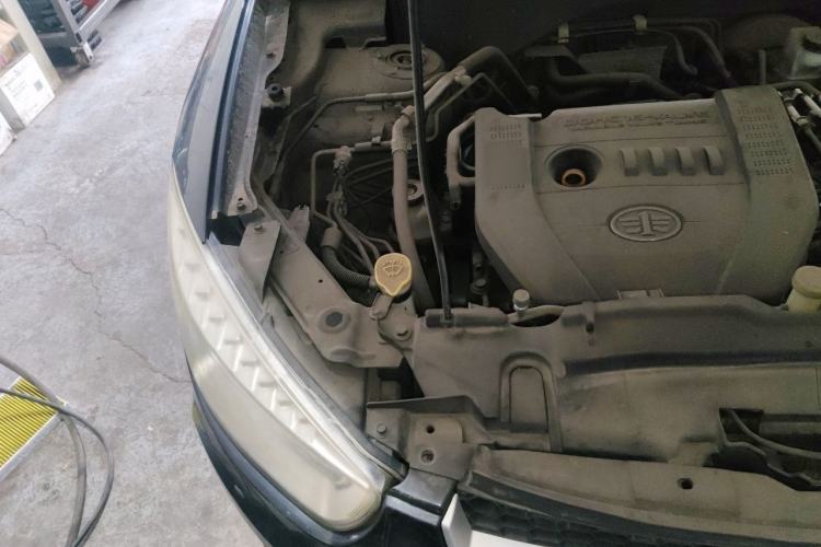 Used Bestune X80 2015 2.0L Manual Luxury Edition Engine Bay Right
