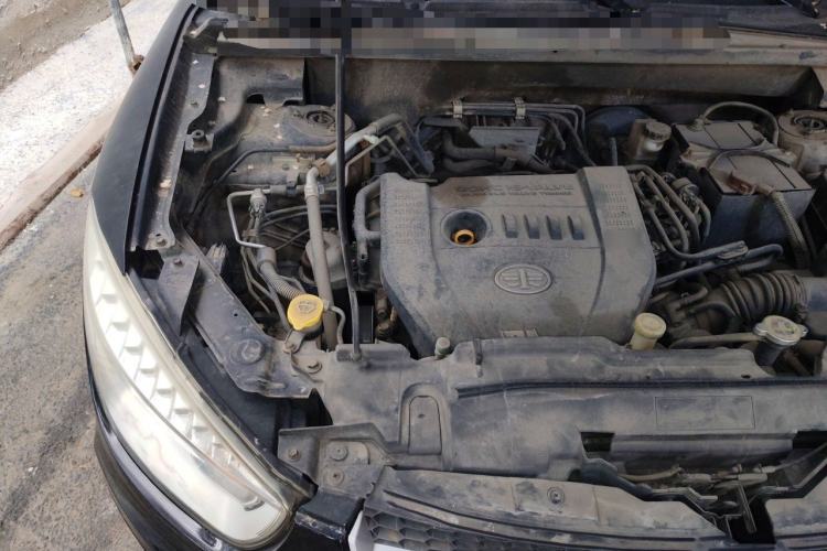 Used Bestune X80 2015 2.0L automatic luxury version Engine Bay Right