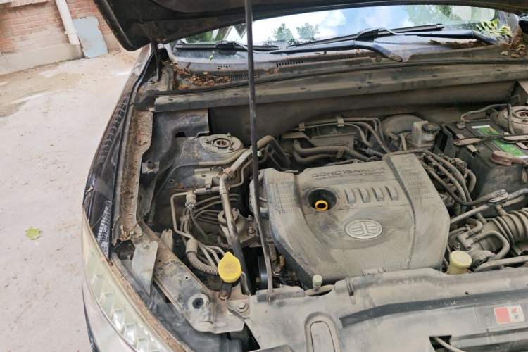 Used Bestune X80 2015 2.0L Manual Luxury Edition Engine Bay Right