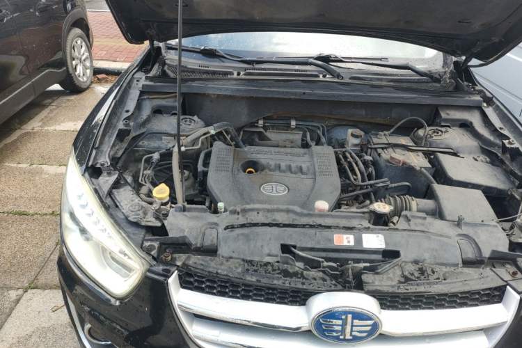 Used Bestune X80 2015 2.0L Manual Luxury Edition Engine Bay Right
