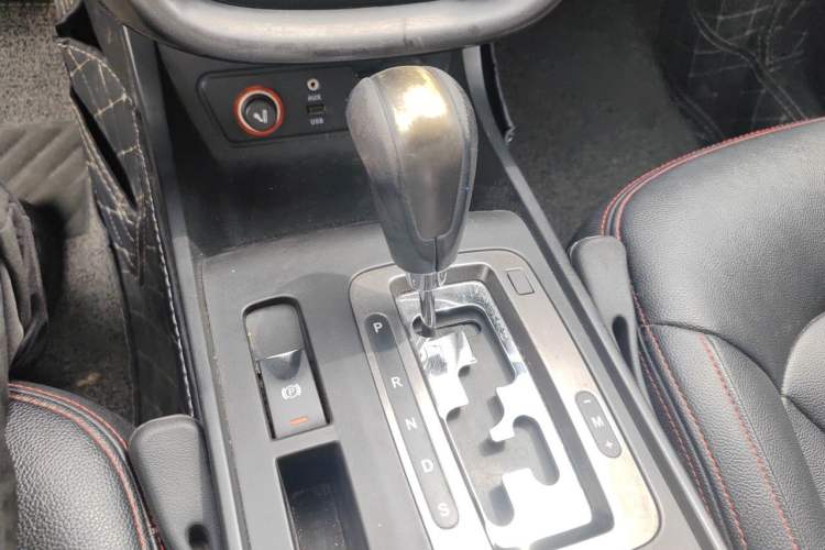 Used Bestune X80 2015 2.0L Automatic Comfort Anniversary Edition Gear Lever