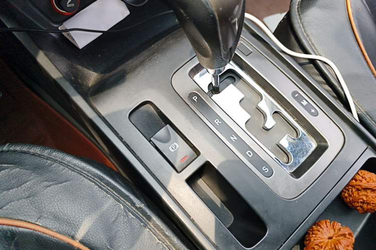 Used Bestune X80 2015 2.0L Automatic Comfort Anniversary Edition Gear Lever
