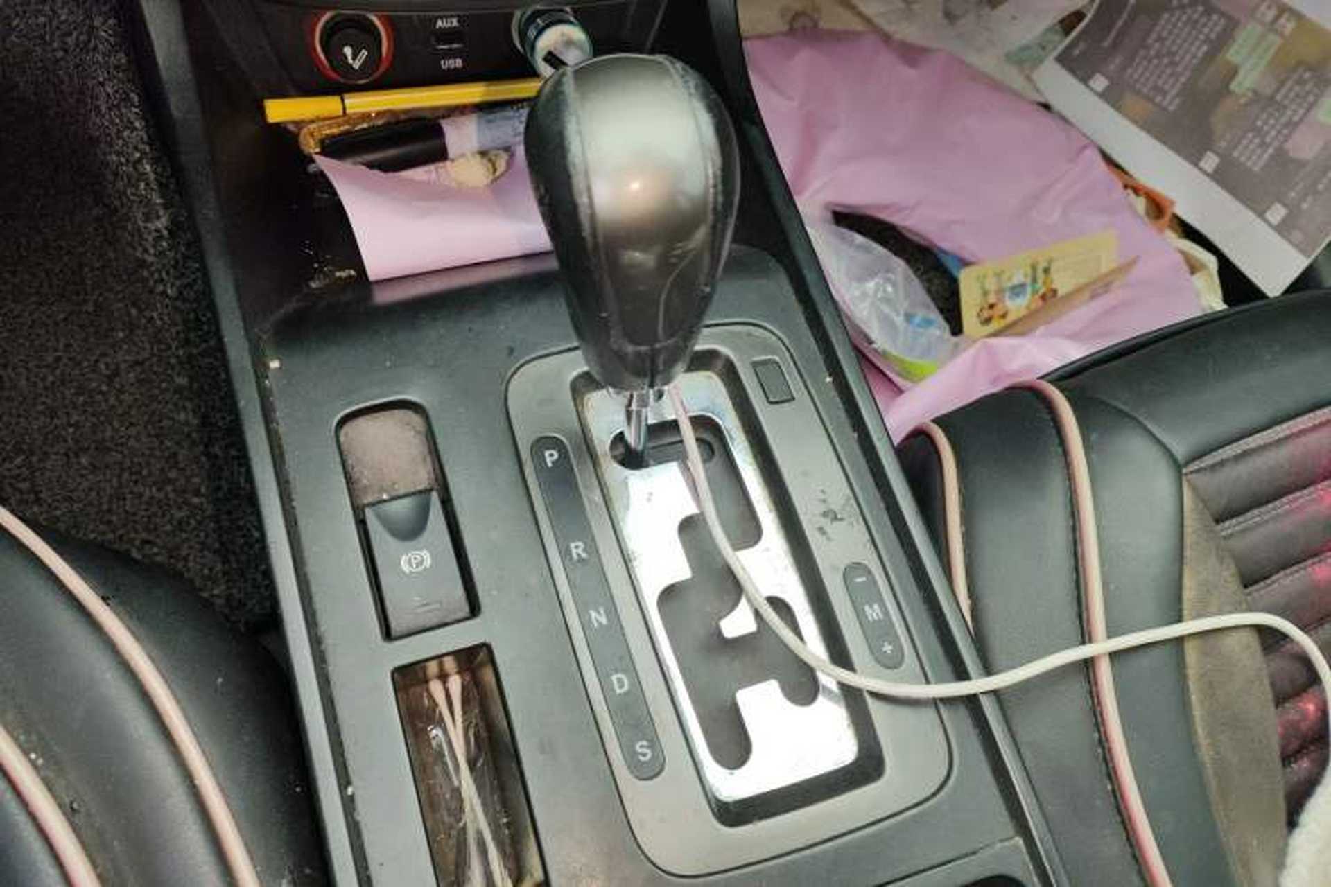 Used Bestune X80 2015 2.0L Automatic Comfort Anniversary Edition Gear Lever