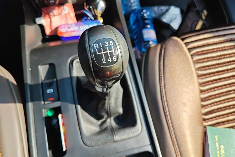 Used Bestune X80 2015 2.0L Manual Comfort 2nd Anniversary Edition Gear Lever