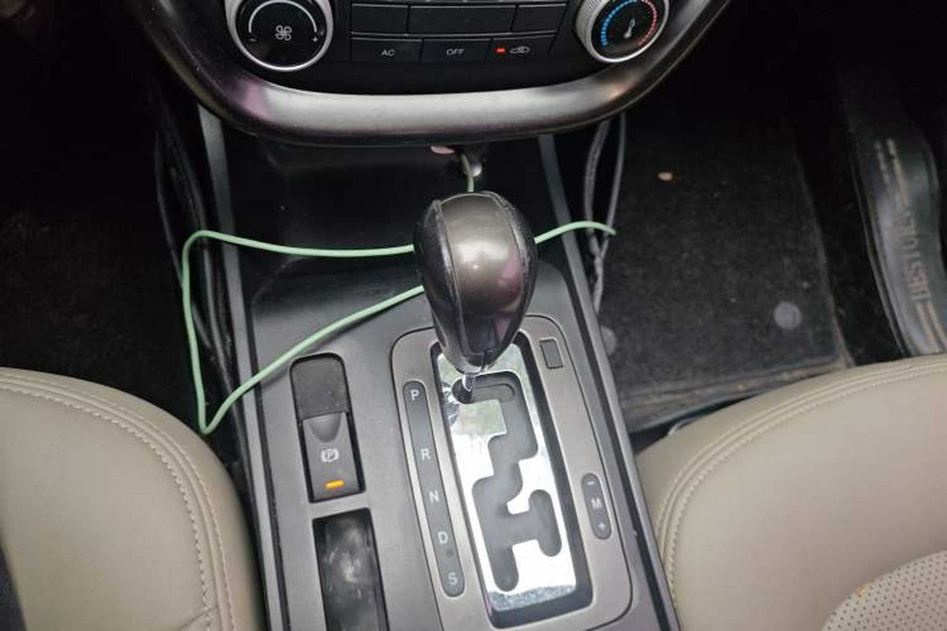 Used Bestune X80 2015 2.0L Automatic Comfort Anniversary Edition Gear Lever
