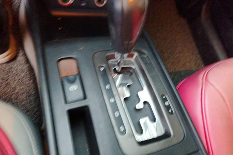 Used Bestune X80 2015 2.0L Automatic Comfort Anniversary Edition Gear Lever