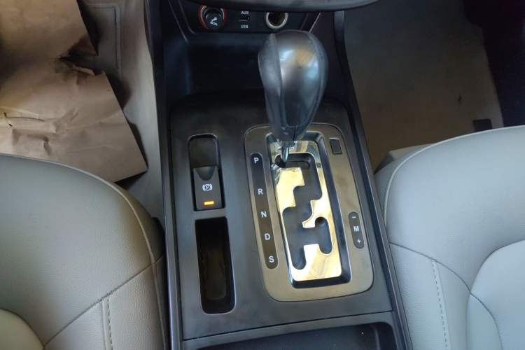 Used Bestune X80 2015 2.0L automatic luxury version Gear Lever