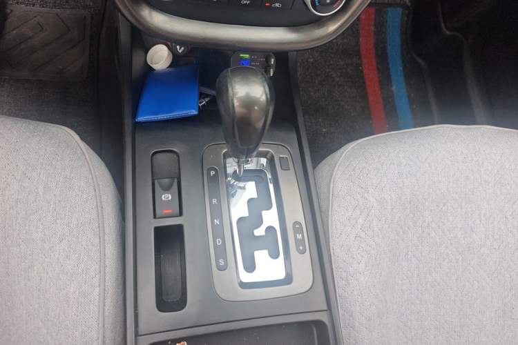 Used Bestune X80 2015 2.0L Automatic Comfort Anniversary Edition Gear Lever
