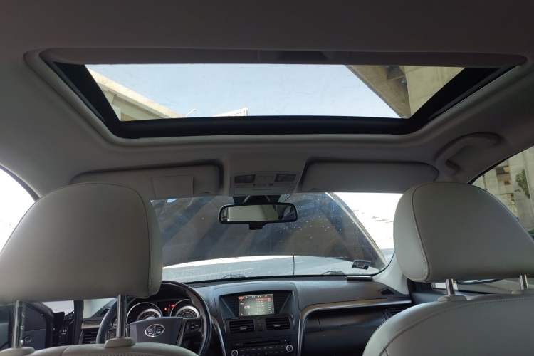 Used Bestune X80 2015 2.0L automatic luxury version Headliner