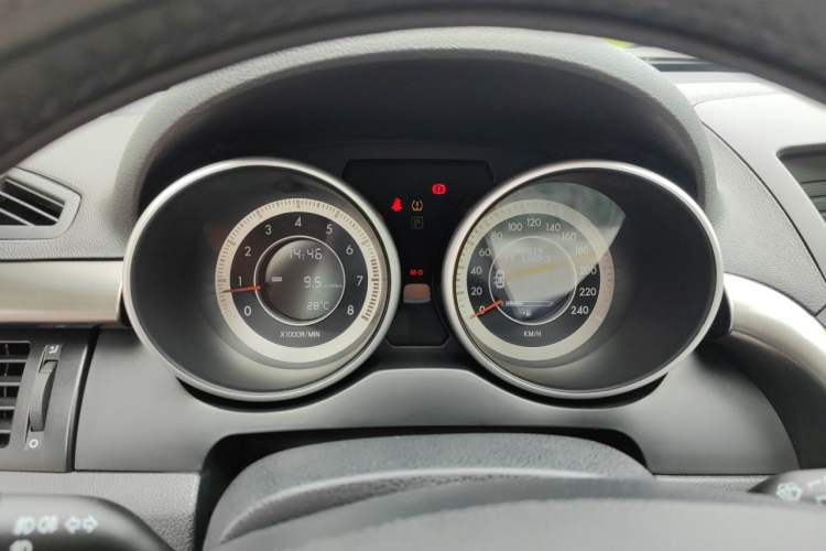 Used Bestune X80 2015 2.0L automatic luxury version Instrument Cluster