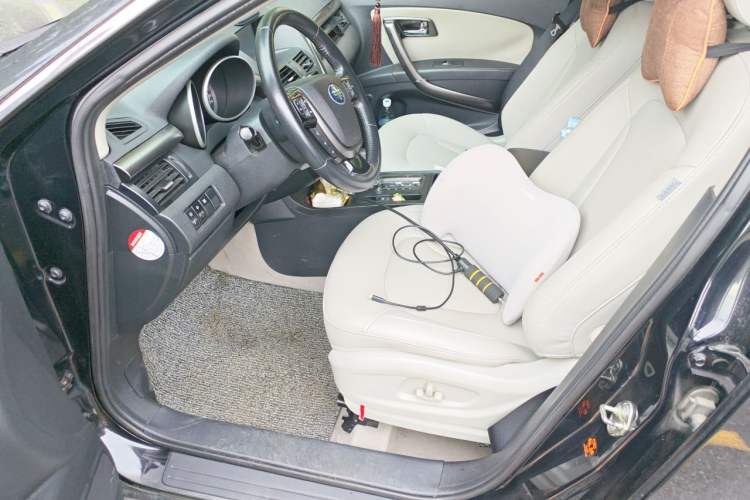 Used Bestune X80 2015 2.0L automatic luxury version Left Front Seat