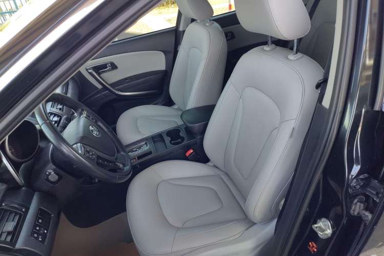 Used Bestune X80 2015 2.0L automatic luxury version Left Front Seat