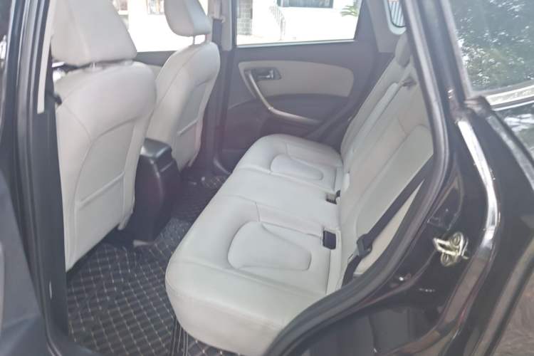 Used Bestune X80 2015 1.8T Automatic Luxury Model Left Rear Seat