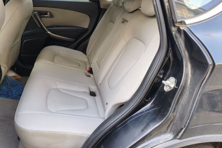 Used Bestune X80 2015 2.0L automatic luxury version Left Rear Seat
