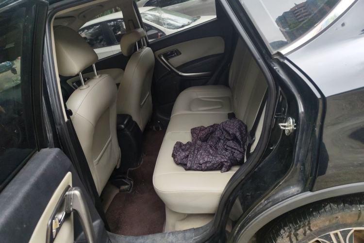 Used Bestune X80 2015 2.0L automatic luxury version Left Rear Seat