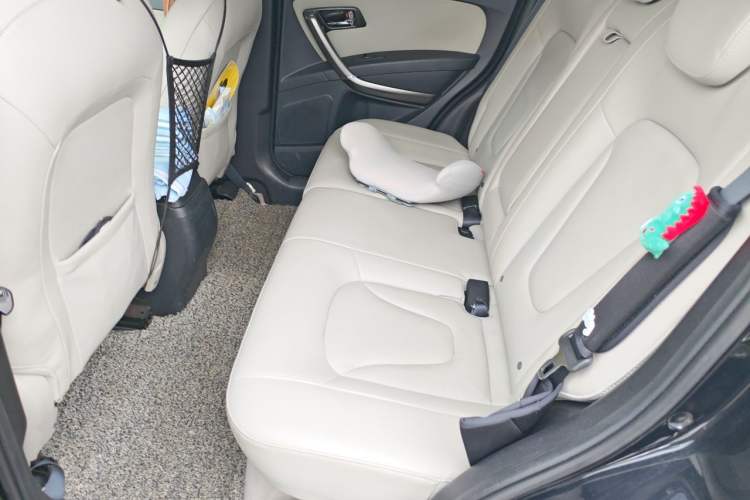 Used Bestune X80 2015 2.0L automatic luxury version Left Rear Seat