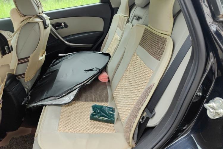 Used Bestune X80 2015 2.0L automatic luxury version Left Rear Seat